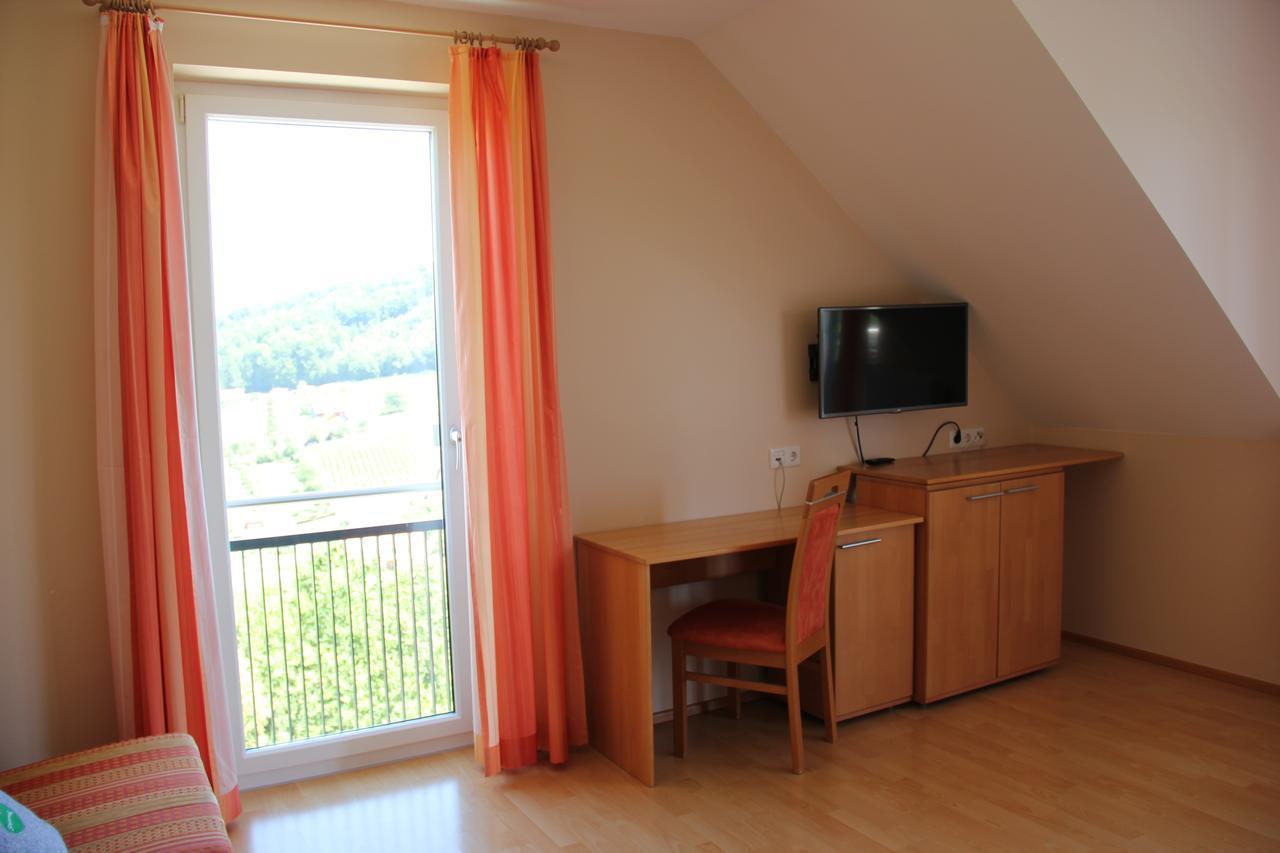 Zweytick Gaestezimmer Weingut Рач-ан-дер-Вайнштрассе Экстерьер фото